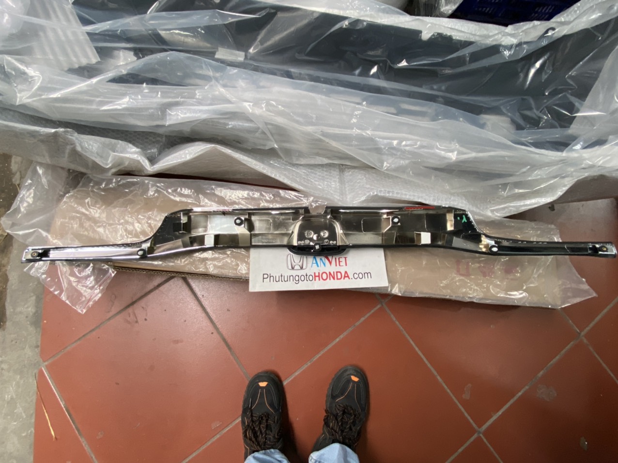 Ốp đèn soi biển số xe Honda CRV 2016-2017